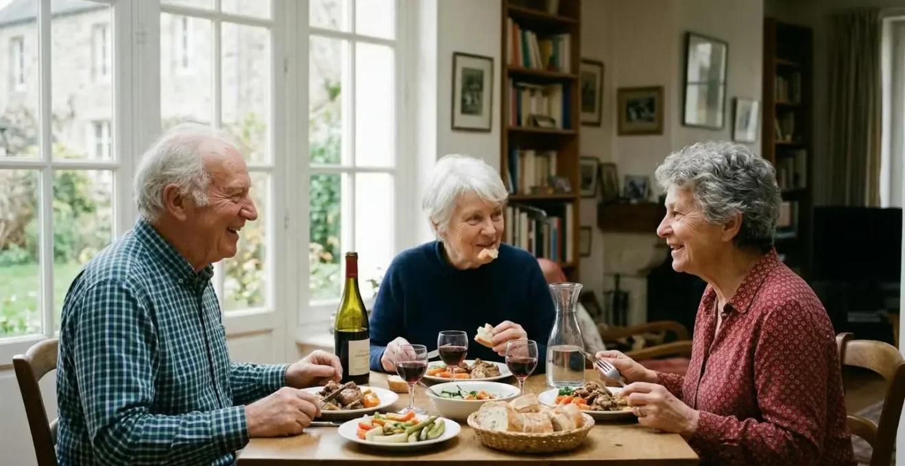 Repas convivial entre seniors dans une salle à manger de résidence